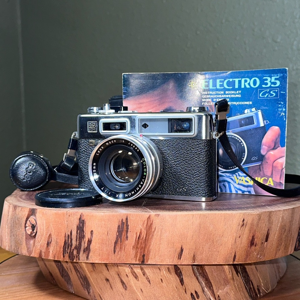 YASHICA Electro 35 Rangefinder + Original Manual & Case - Picture 2 of 16